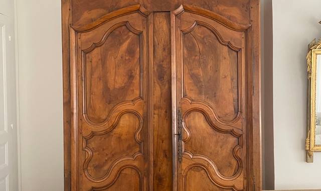 Meubles grosse Armoire noyer massif TBE