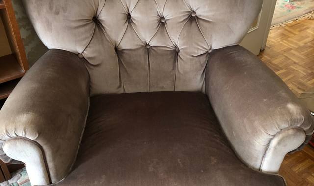 Meubles deux fauteuils Chesterfield