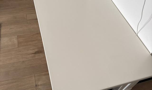 Meubles table blanche bon état
