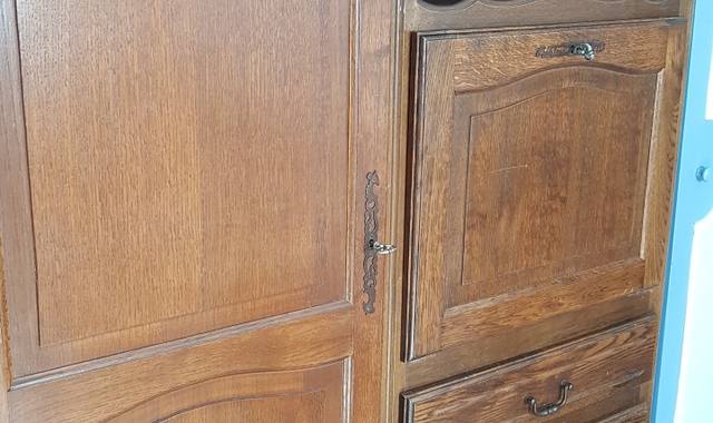 Meubles armoire avec secrétaire et 3 tiroirs en bois bon état