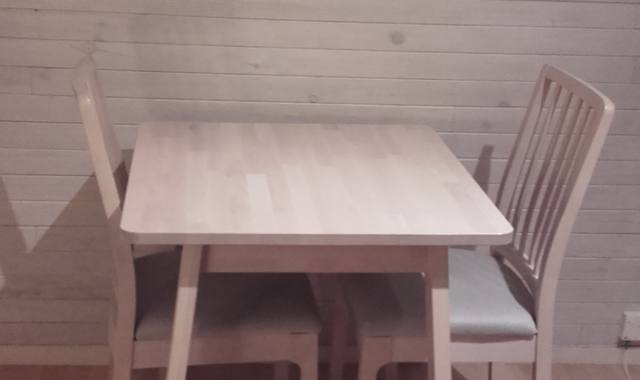 Meubles table + 2 chaises assorties " IKEA" beige clair