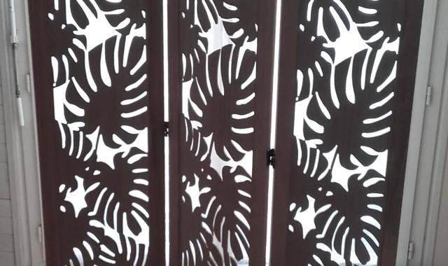 Meubles très joli paravent bois à découpes feuilles de rhododendron