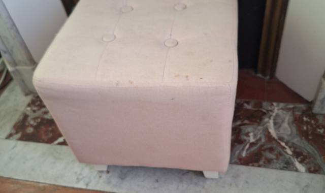 Meubles pouf à venir récupérer sur place.