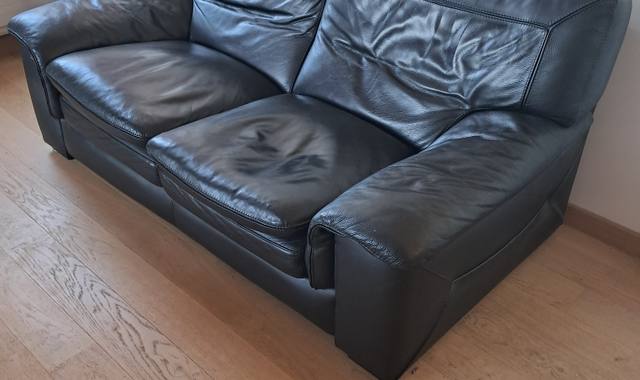 Meubles un canapé cuir 2 places.