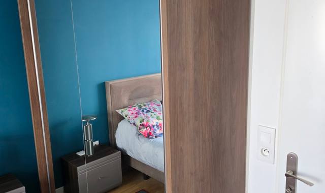 Meubles armoire 2 portes coulissantes en verre