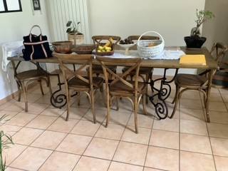Meubles grande table plateau en chene massif et pied en acier