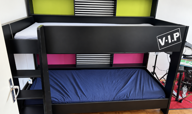 Meubles lit superposé/ combiné avec étagères inclues (et matelas)