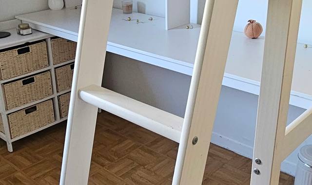 Meubles un lit avec bureau
