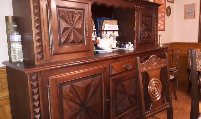 Meubles salle à manger basque bon état.