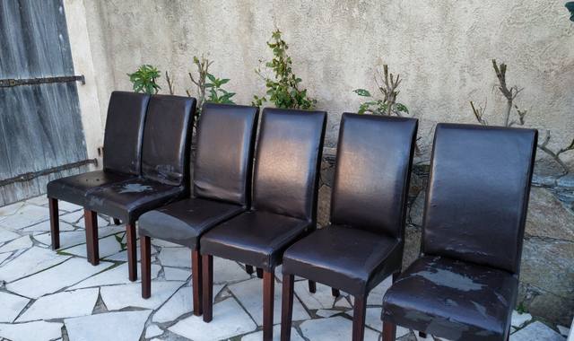 Meubles 6 chaises, structure en bon état, revêtement en cuir de synthèse
