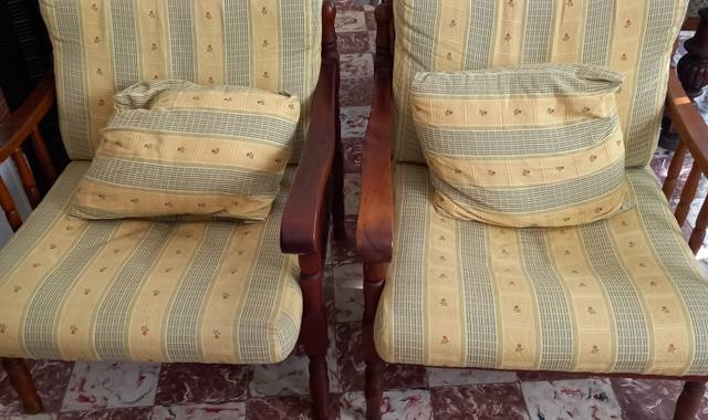 Meubles 2 fauteuils aux couleurs provencales