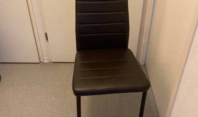Meubles donné 4 chaises