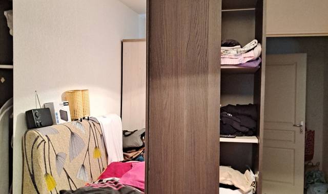 Meubles deux armoires bon état  à démonter et non livrable