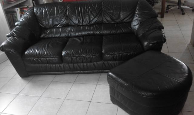 Meubles canapé cuir  + pouf
