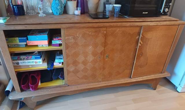 Meubles un grand meuble buffet.