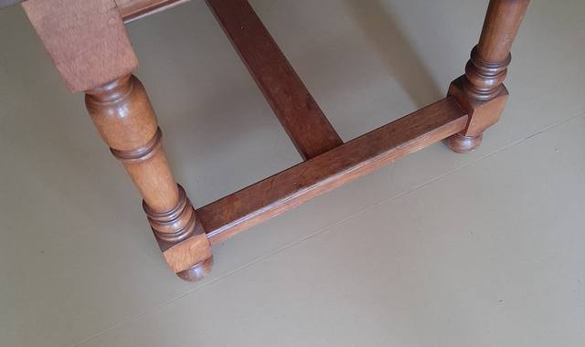 Meubles table en chêne + 4 chaises