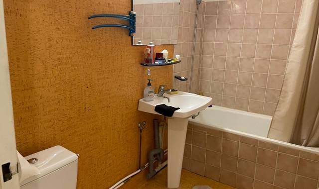 Meubles je donne lavabo + pied + mitigeur en bon état