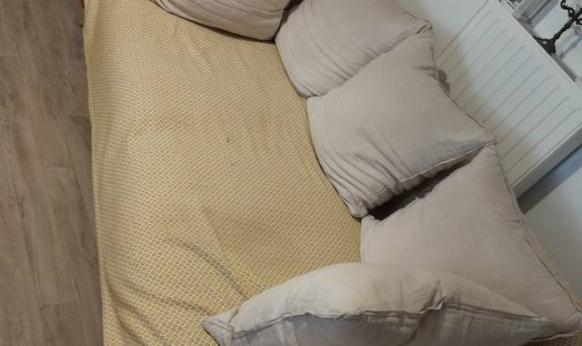 Meubles canapé beige en bonne état