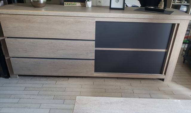 Meubles un bahut  une table
