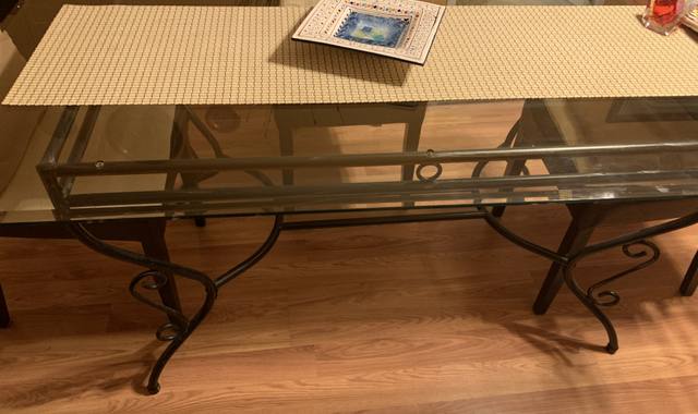 Meubles urgent Donne grande table en verre pied métal Bon état