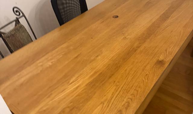 Meubles je donne une table et 2 étagères murales en bon état