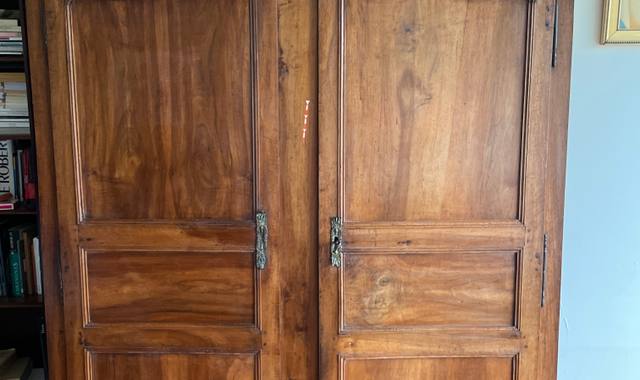 Meubles plusieurs buffets et armoires anciens