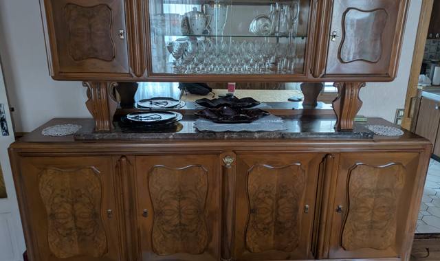 Meubles vaisselier en bois marqueté