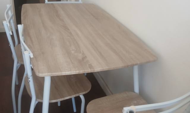 Meubles table et 4 chaises+3 chaises de bar+ bibliothèque+ commode+lampe de chevet+lampe