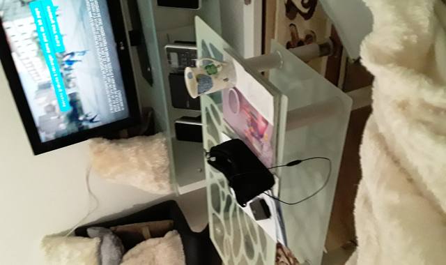 Meubles table de TV en verre trempé très bon état.