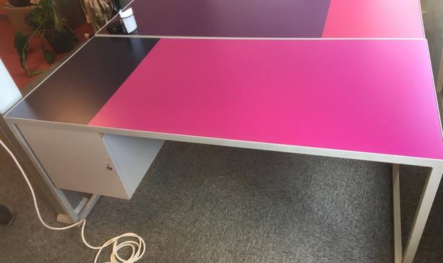 Meubles 6 bureaux et 1 table basse de bureau