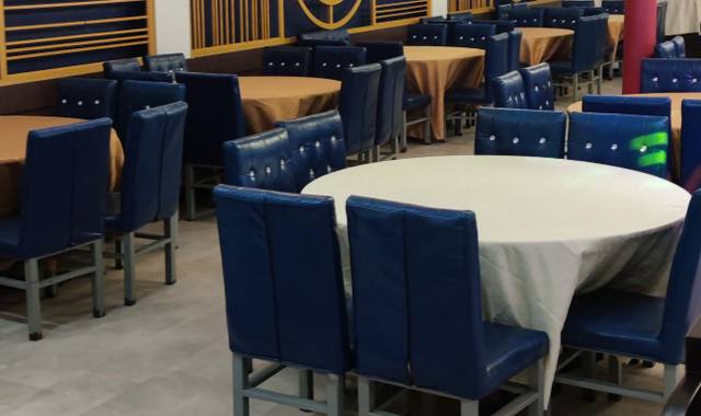 Meubles 200 chaise cuir bleu état satisfaisant