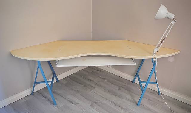 Meubles bureau d’angle avec tréteaux