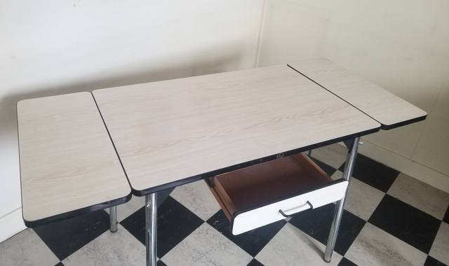 Meubles table formica très bon état