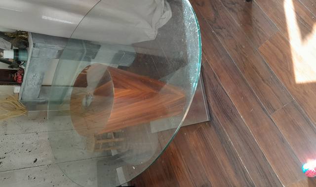 Meubles une table en verre tres belle salle a manger