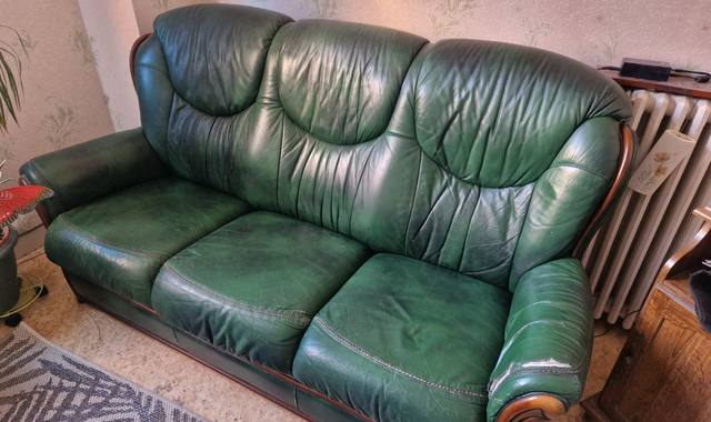 Meubles canapé lit cuir vert urgent