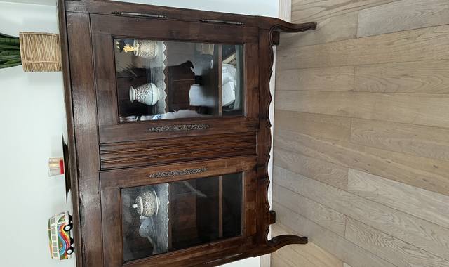 Meubles un vaisselier