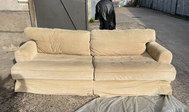 Meubles confortable canapé-lit IKEA,bon état, 3 placess.