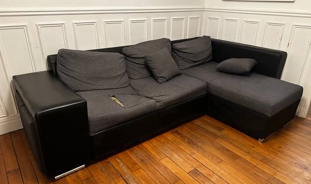Meubles canapé convertible fatigué