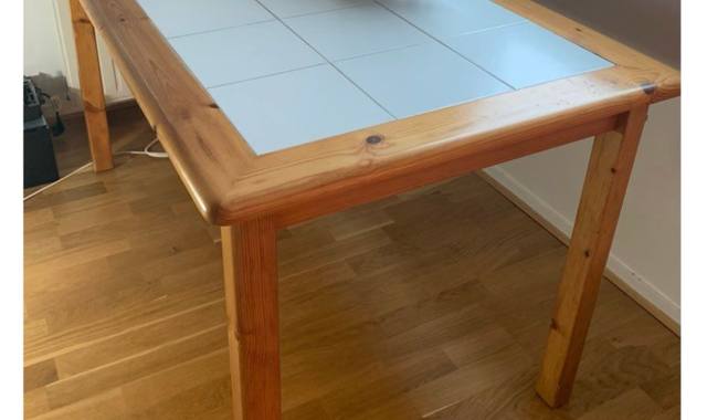 Meubles grande table en pin des Landes, carrelée blanc