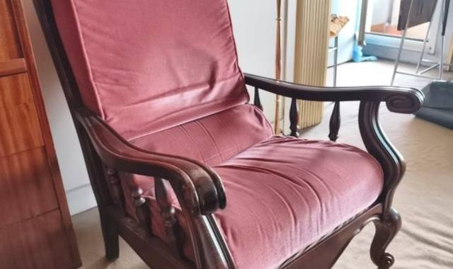 Meubles fauteuil en bois et assise velour - excellent état