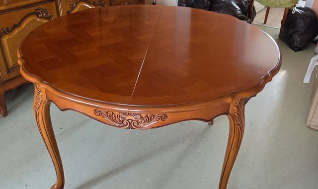 Meubles table en très bon état