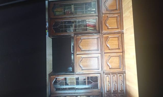 Meubles plusieurs meubles chene massif en excellent etat a venir chercher sur place