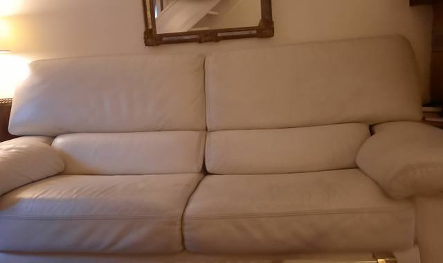 Meubles 2 banquettes en cuir ivoire