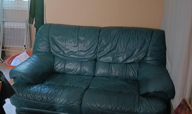 Mobilier canapé en cuir+un fauteil