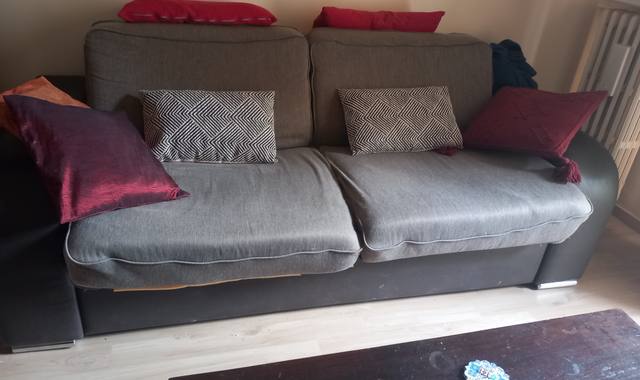 Mobilier canapé lit très bon état