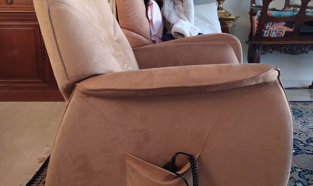 Mobilier fauteuil électrique releveur pour personne âgée