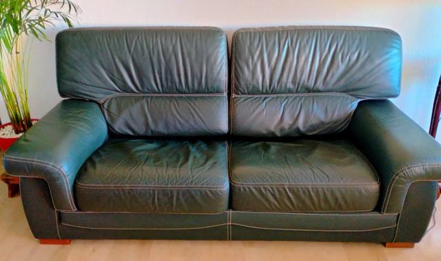 Mobilier tres beau canapé cuir convertible