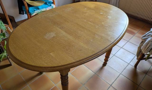 Mobilier table ovale
