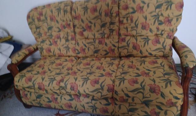 Mobilier canapé lit en très bonne état pas de trace ni tache