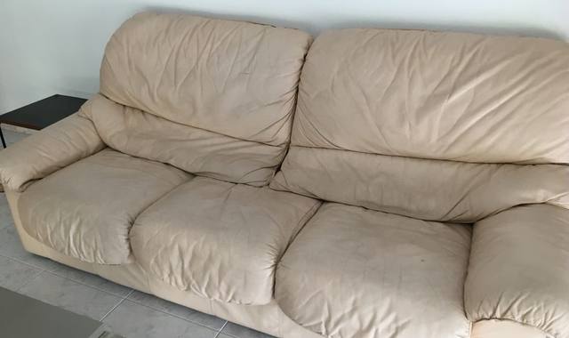 Mobilier canapé cuir couleur pêche